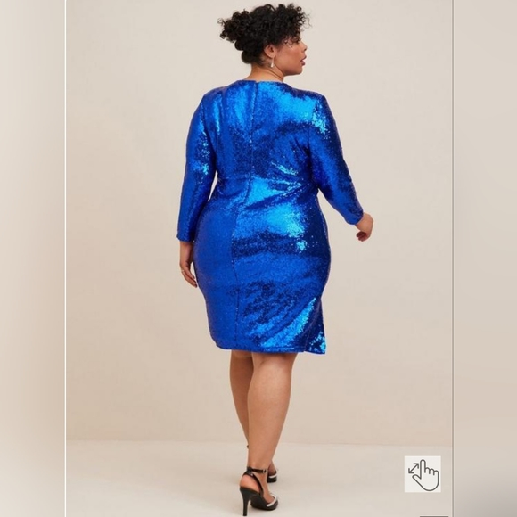 Torrid Blue Bombshell! - Picture 2 of 5